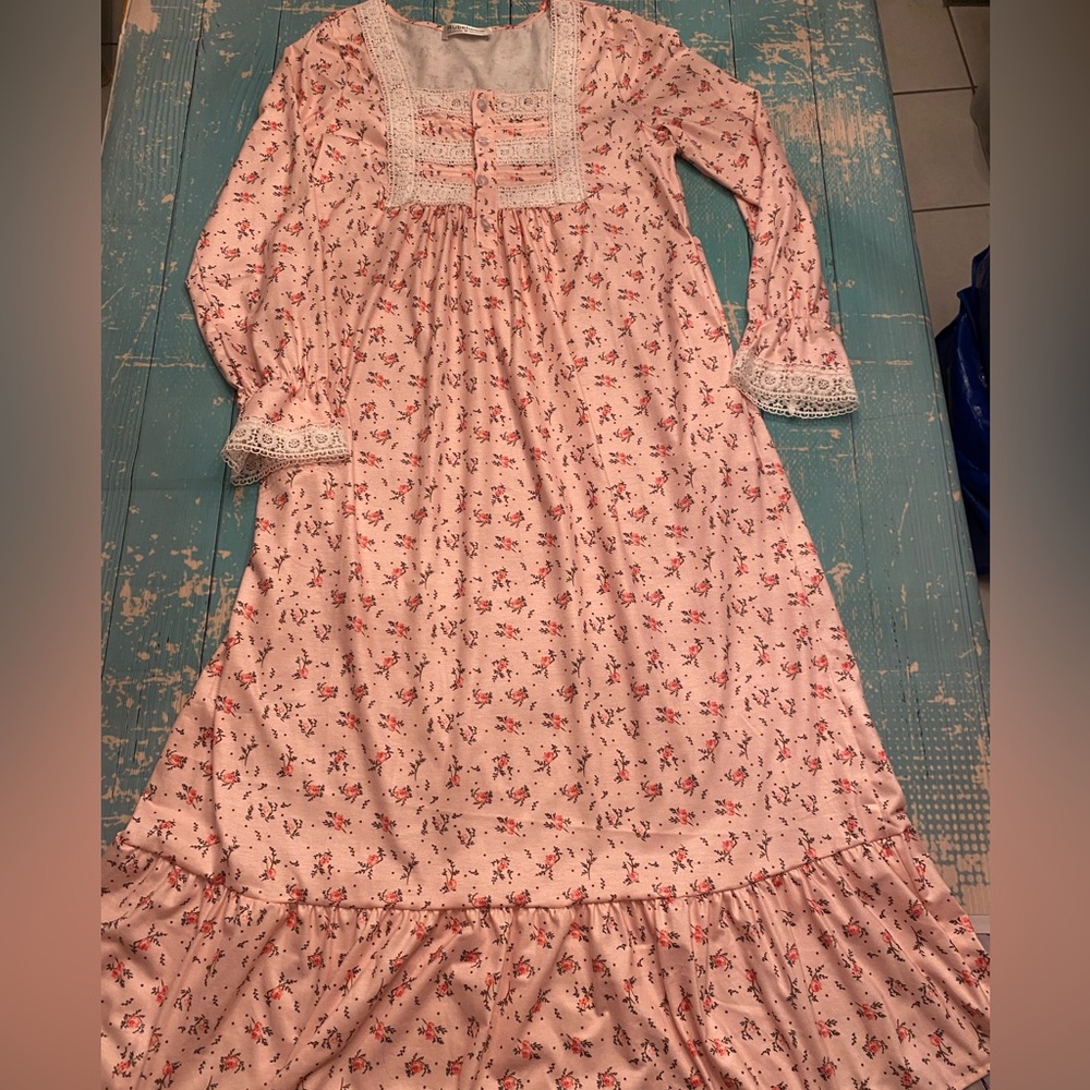 Floral Pink Long Sleeve Nightgown